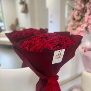 Raudonų rožių puokštė