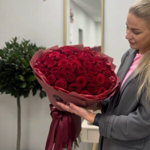 Raudonų rožių puokštė 51vnt.