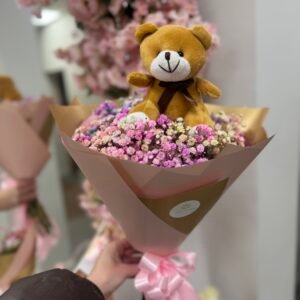 Gipsofilo puokštė su meškiuku